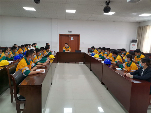 龙里意大利贵宾会开展7月份大学生座谈会